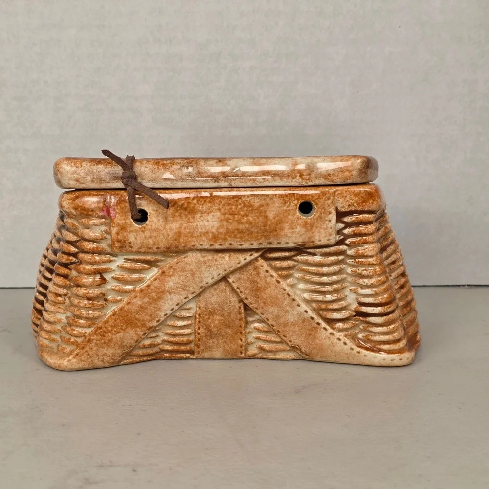 VTG‎ Arnel's Pottery Ceramic Texture Lid Fishing Creel Basket Brown Wicker 3D